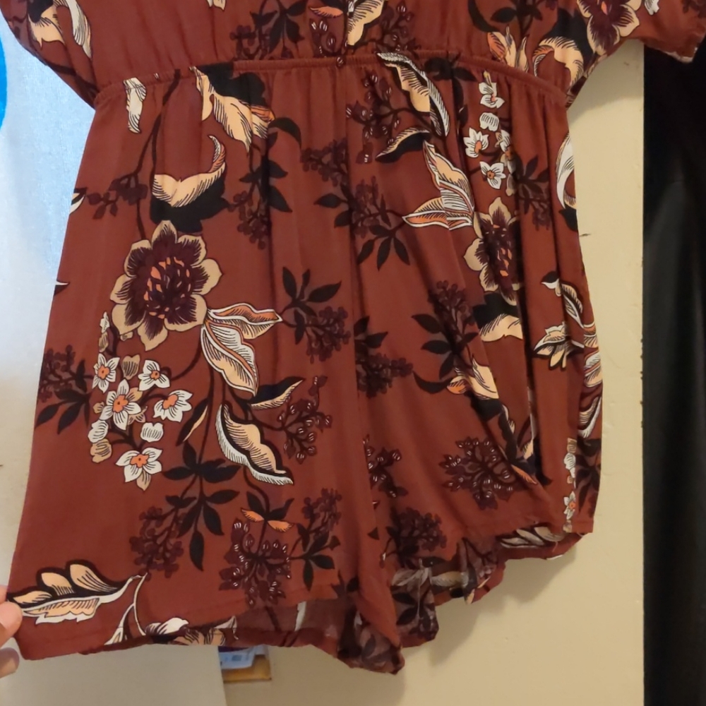 Romper - Picture 2 of 2